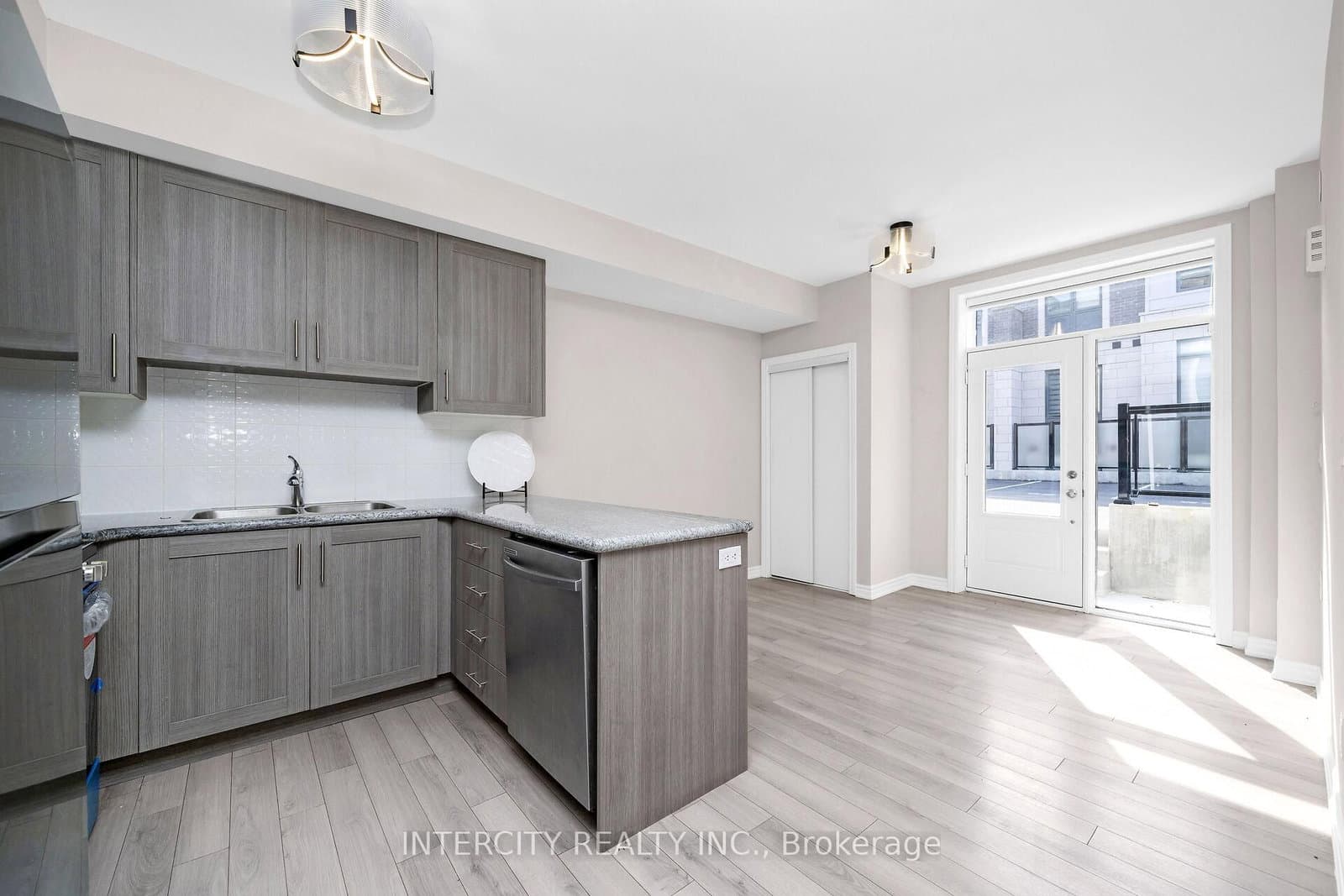60 Halliford Place, Unit 701 thumbnail 9