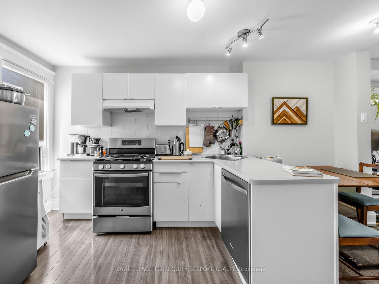61 Chelsea Avenue thumbnail 17