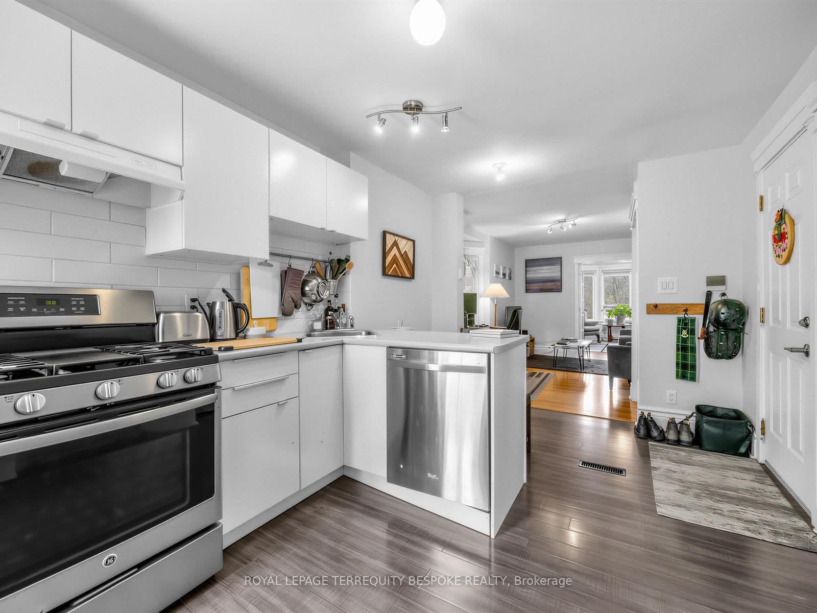 61 Chelsea Avenue thumbnail 18