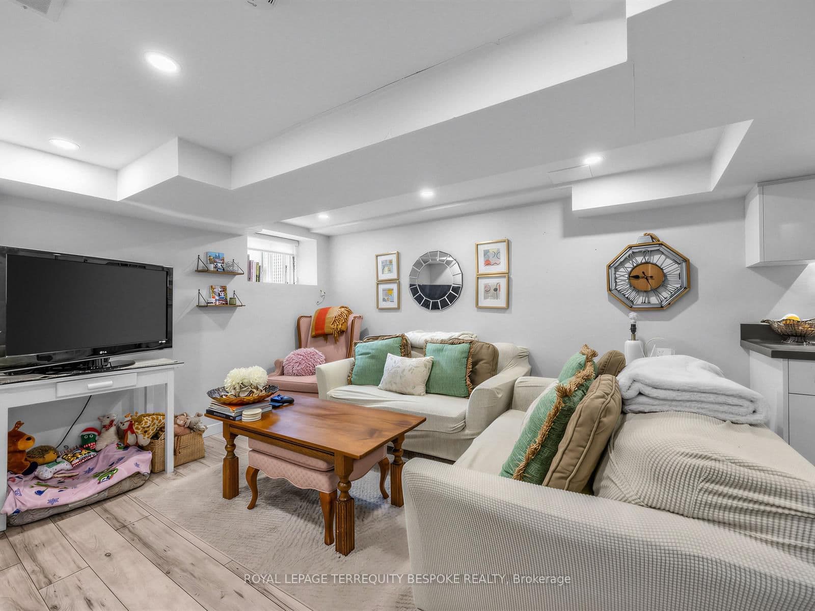 61 Chelsea Avenue thumbnail 29