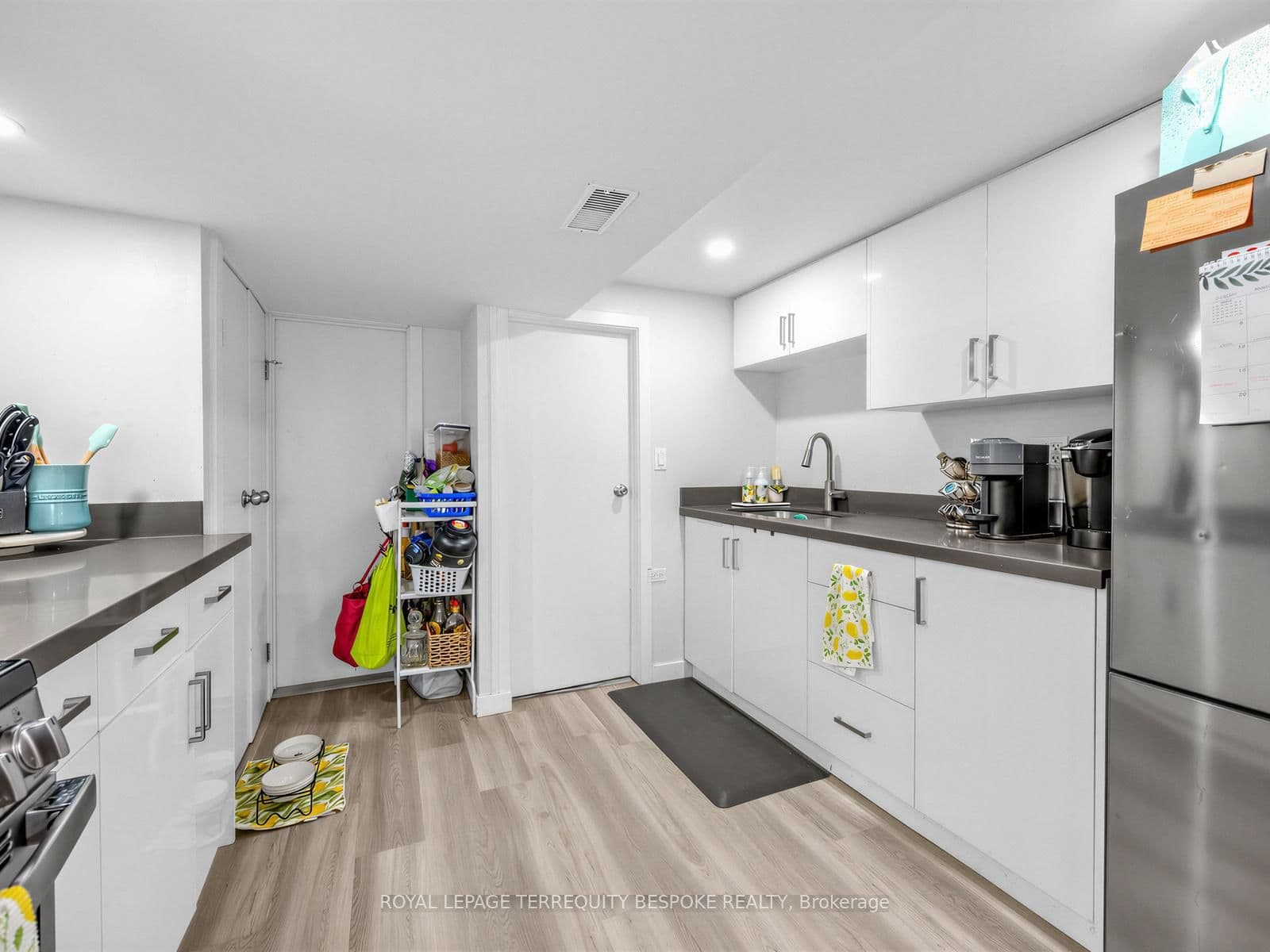 61 Chelsea Avenue thumbnail 30