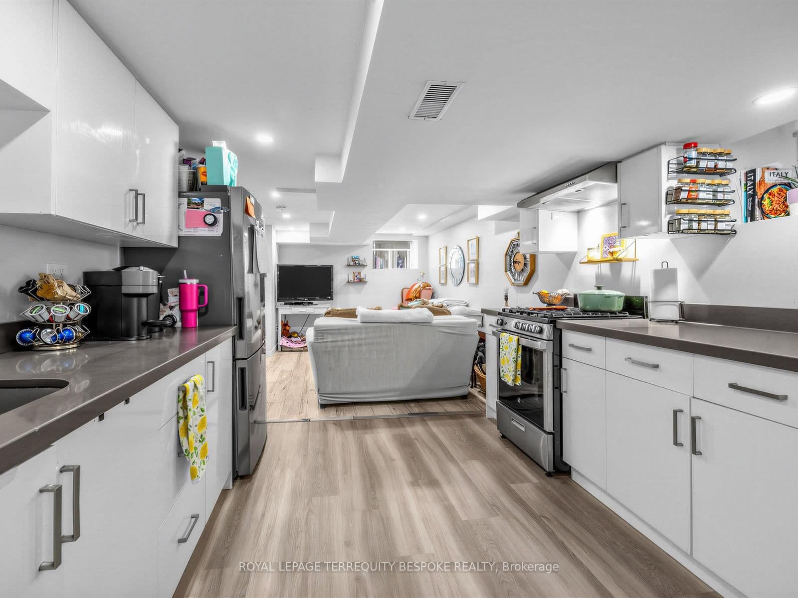 61 Chelsea Avenue thumbnail 34