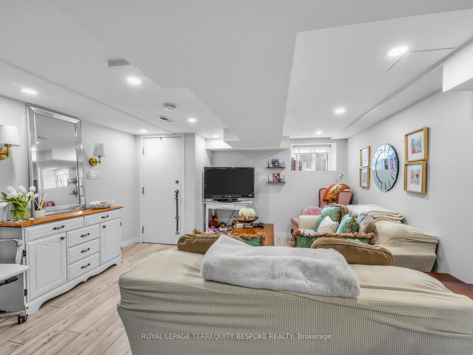 61 Chelsea Avenue thumbnail 35