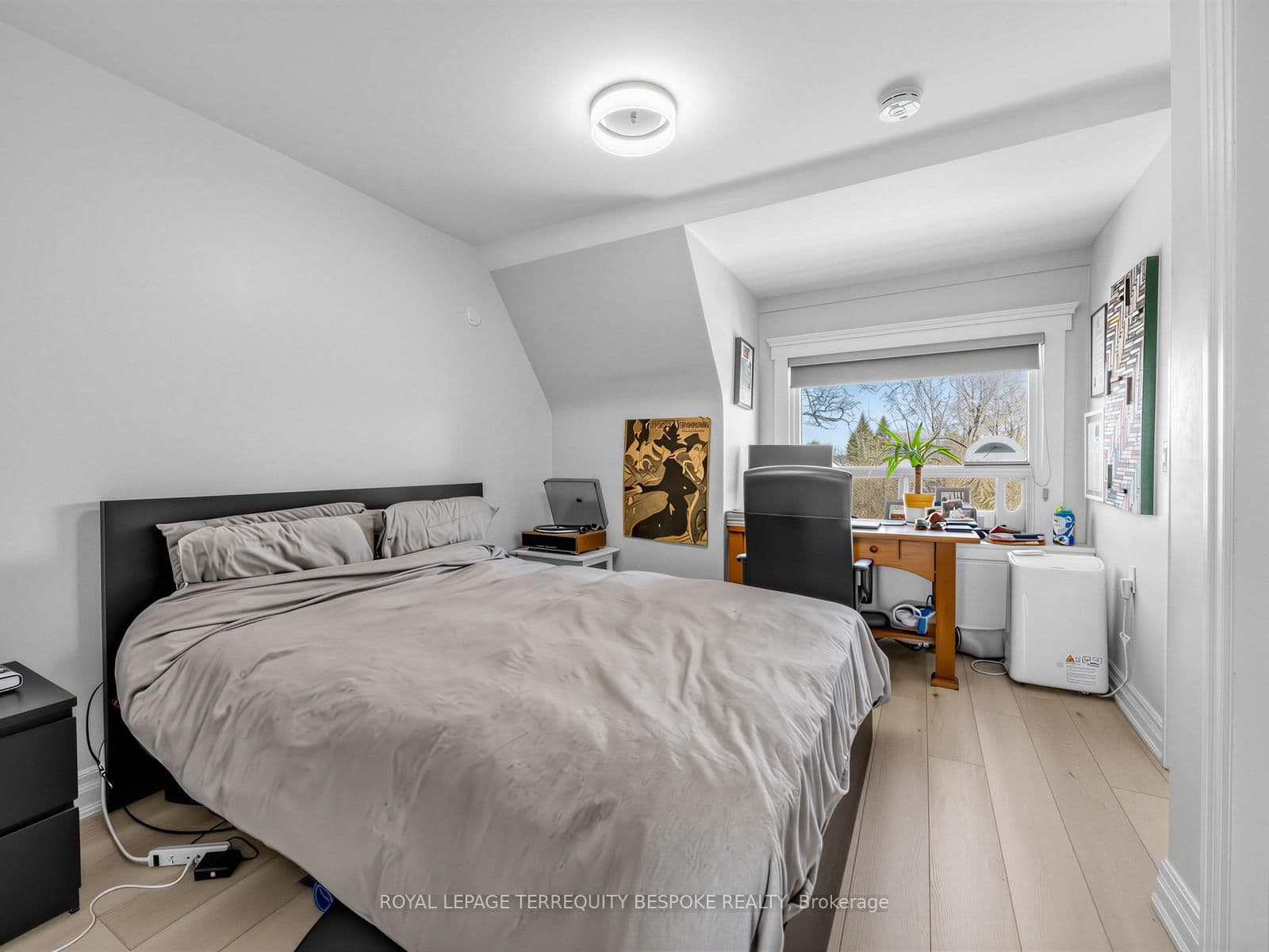 61 Chelsea Avenue thumbnail 4