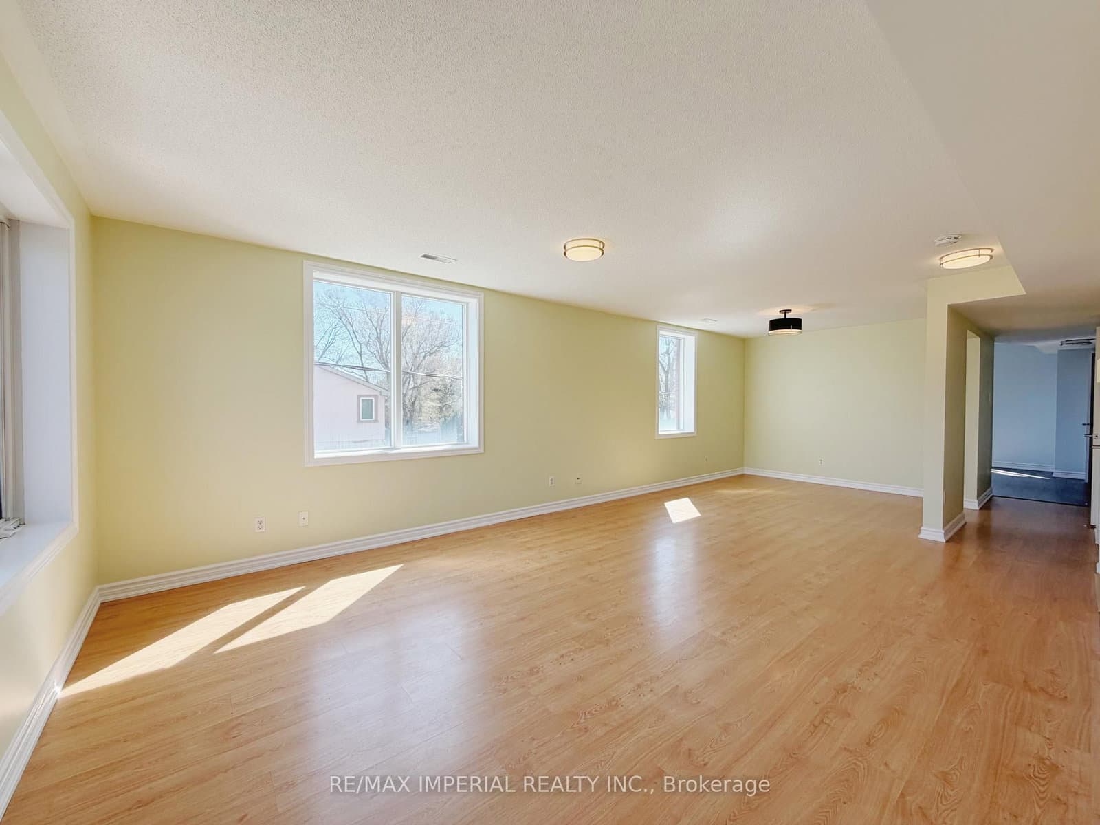 621A The Queensway thumbnail 3