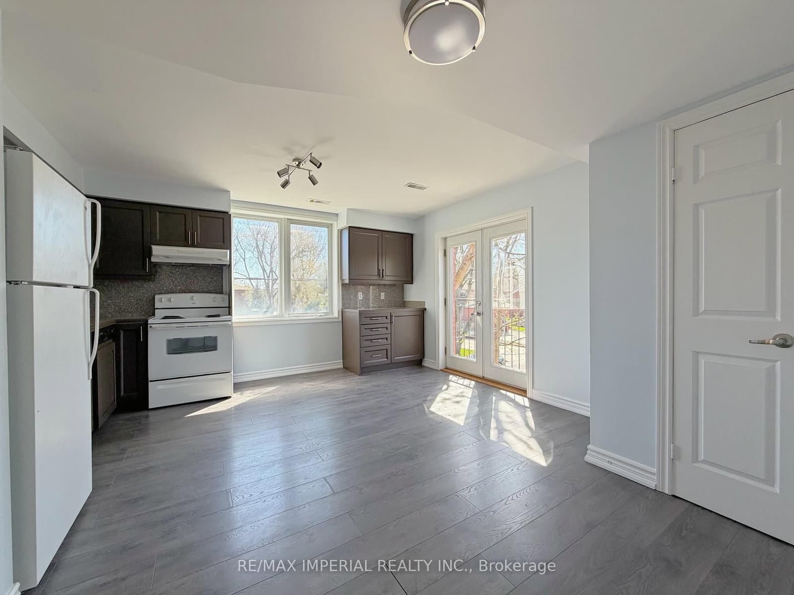 621A The Queensway thumbnail 7