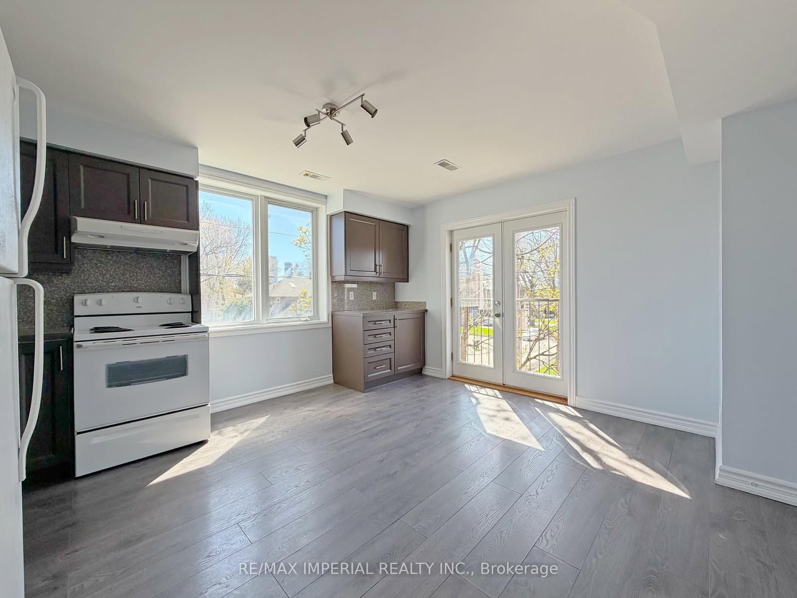 621A The Queensway thumbnail 9