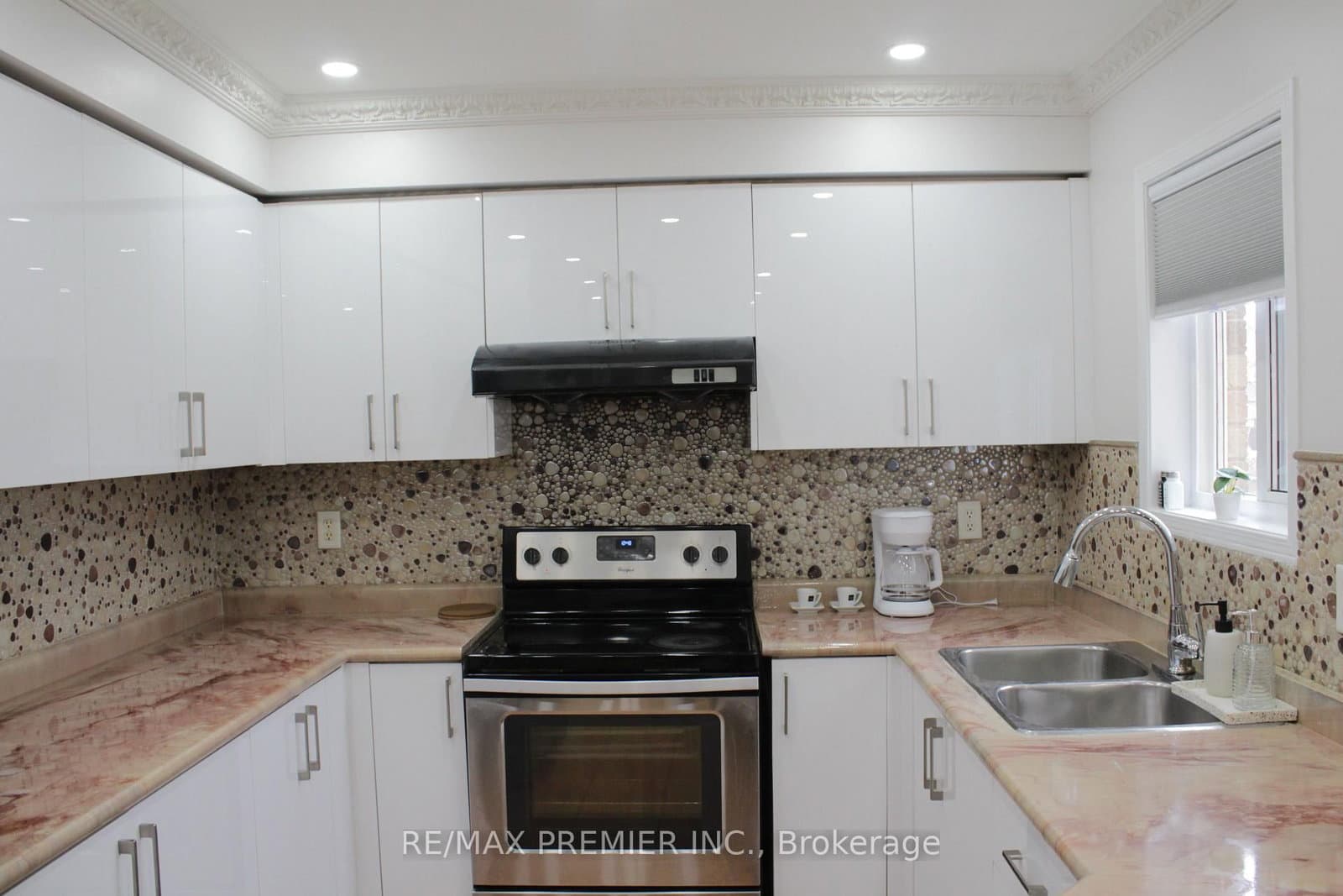 25 Westbrook Avenue, Unit A thumbnail 16