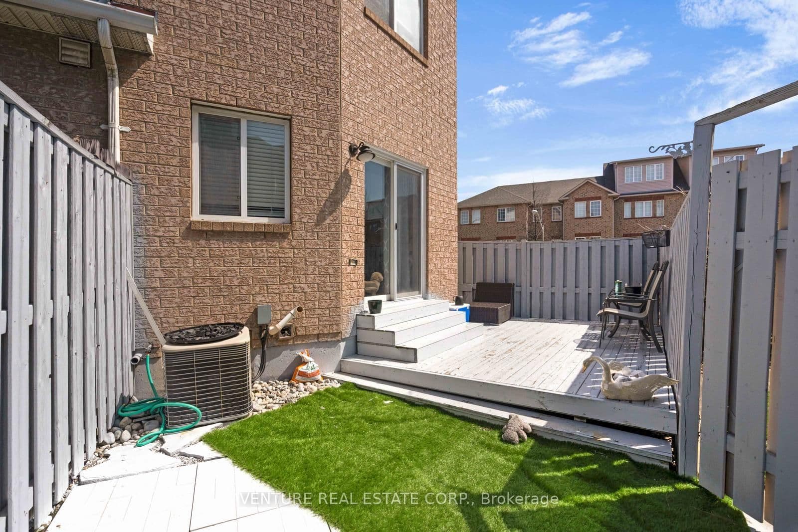 19 Spadina Road thumbnail 21