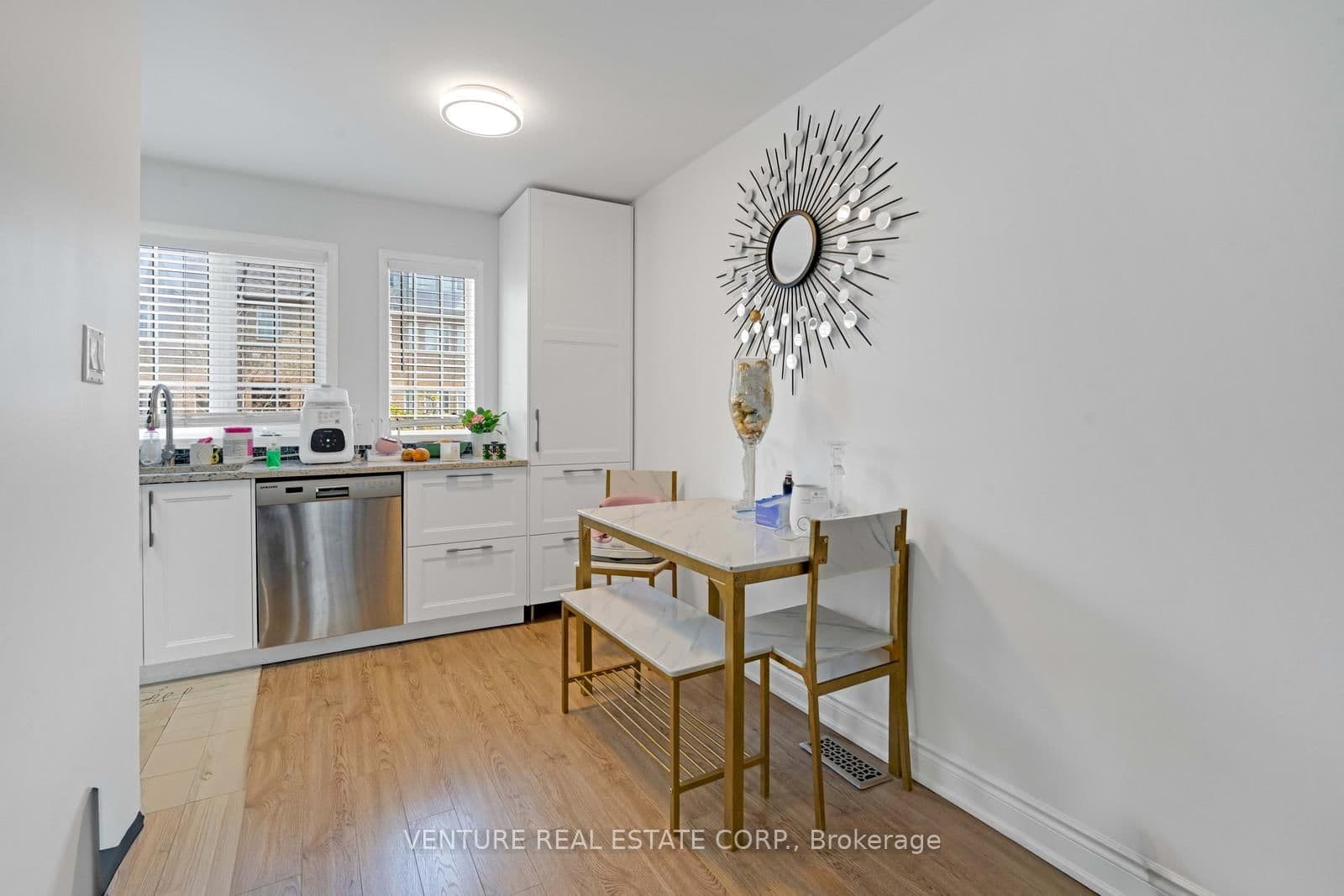 19 Spadina Road thumbnail 9
