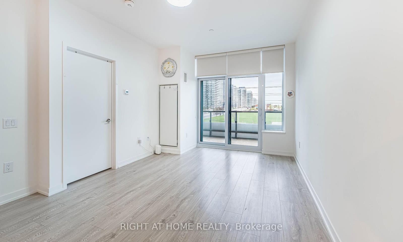2485 Eglinton Avenue W, Unit 418 thumbnail 4
