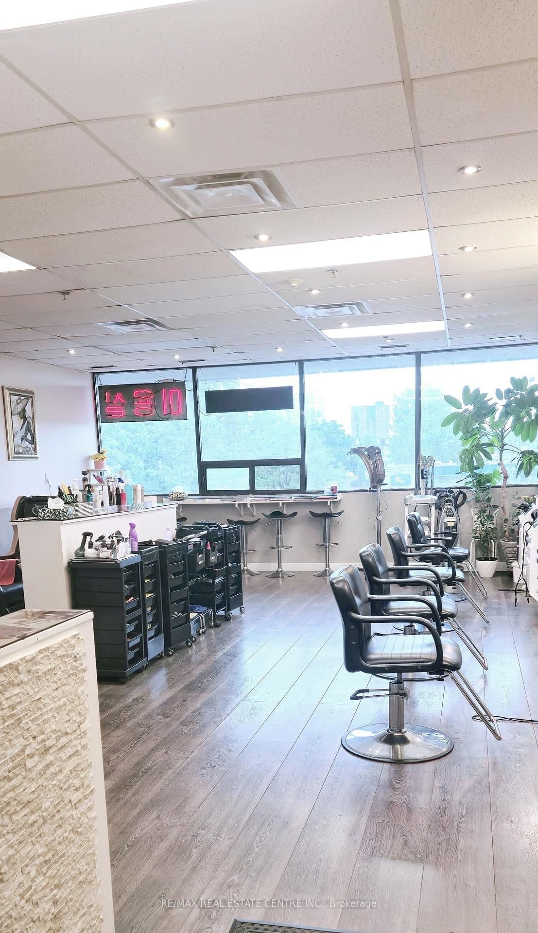 333 Dundas Street E, Unit 206 thumbnail 4