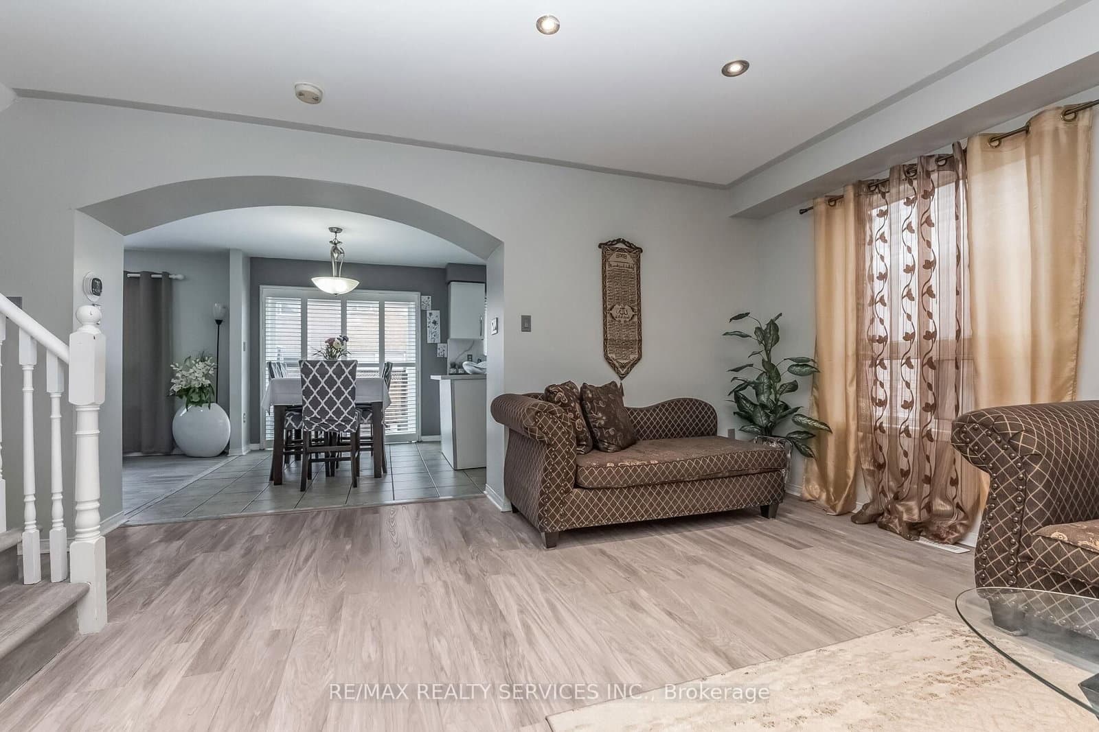 359 Edenbrook Hill Drive thumbnail 9