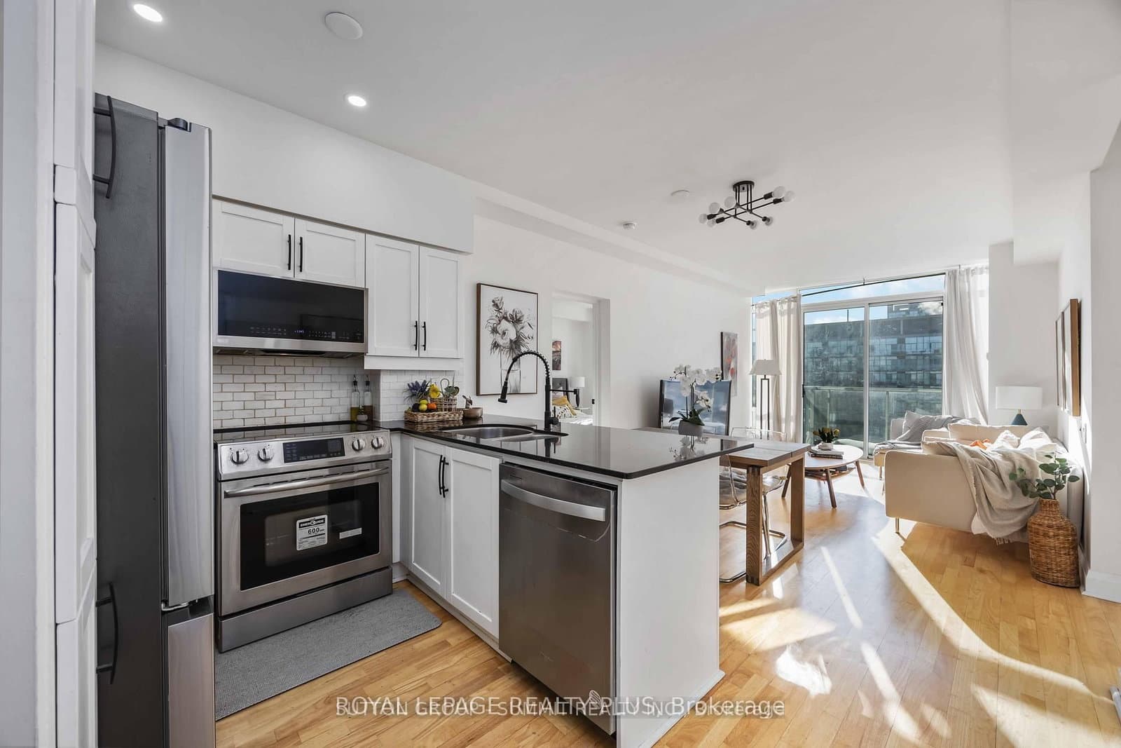 15 Windermere Avenue, Unit PH01 thumbnail 2