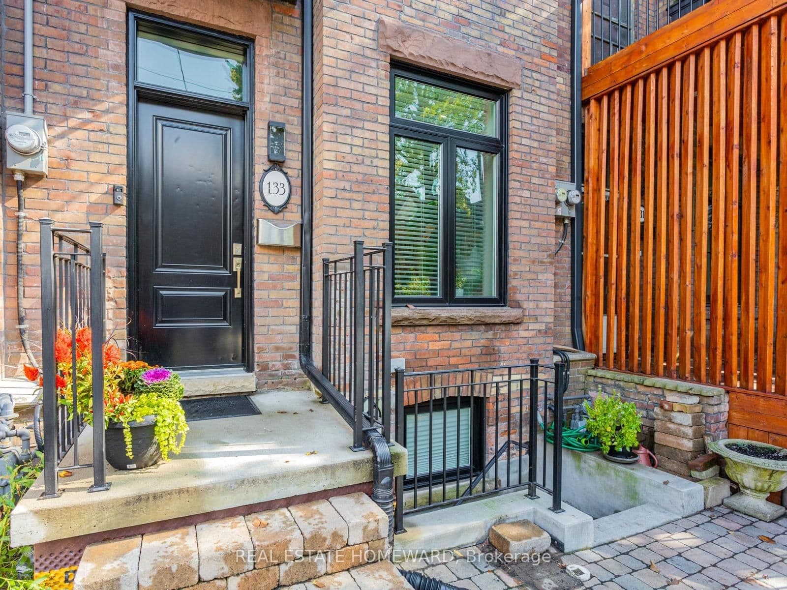 133 Cowan Avenue thumbnail 4