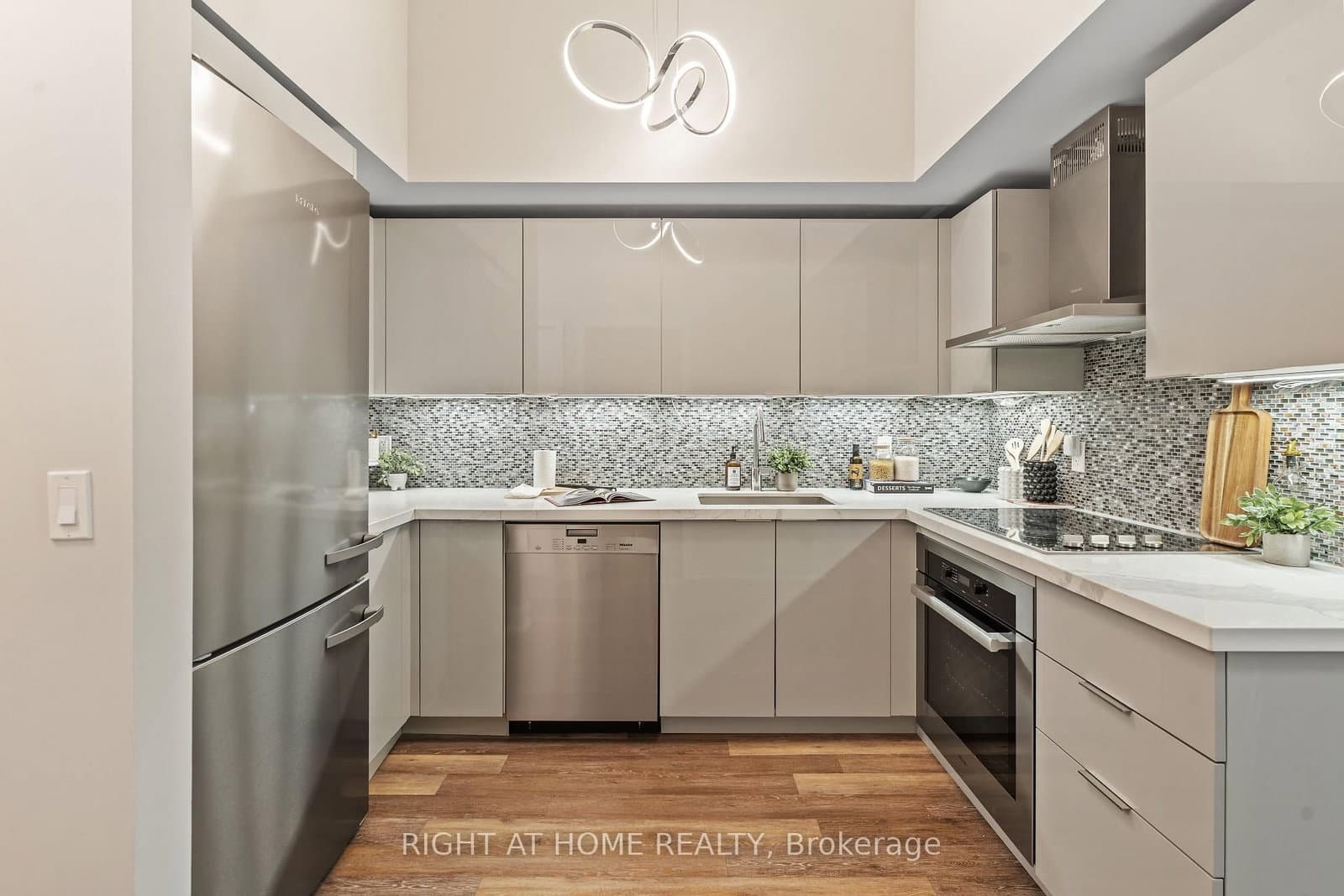 30 Shore Breeze Drive, Unit 329 thumbnail 6
