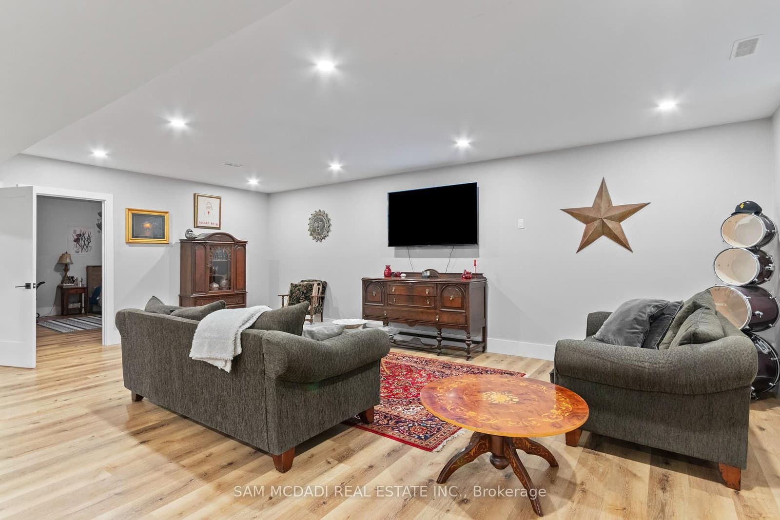 3047 Grenville Drive thumbnail 42
