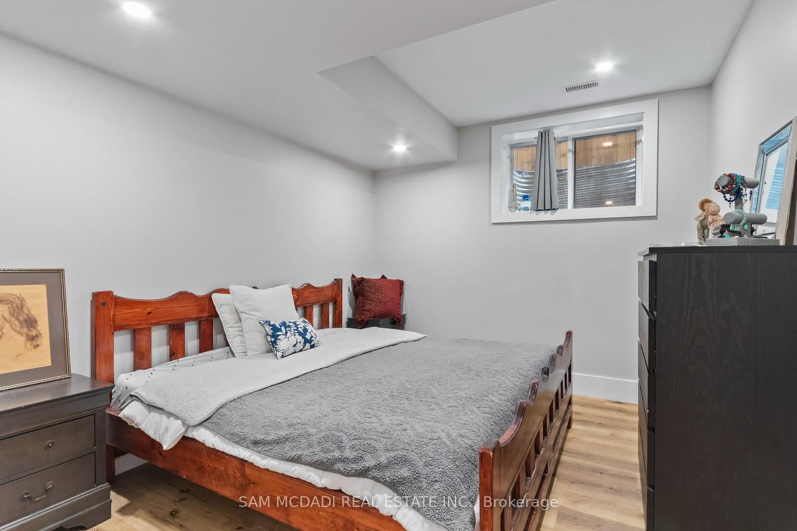 3047 Grenville Drive thumbnail 43