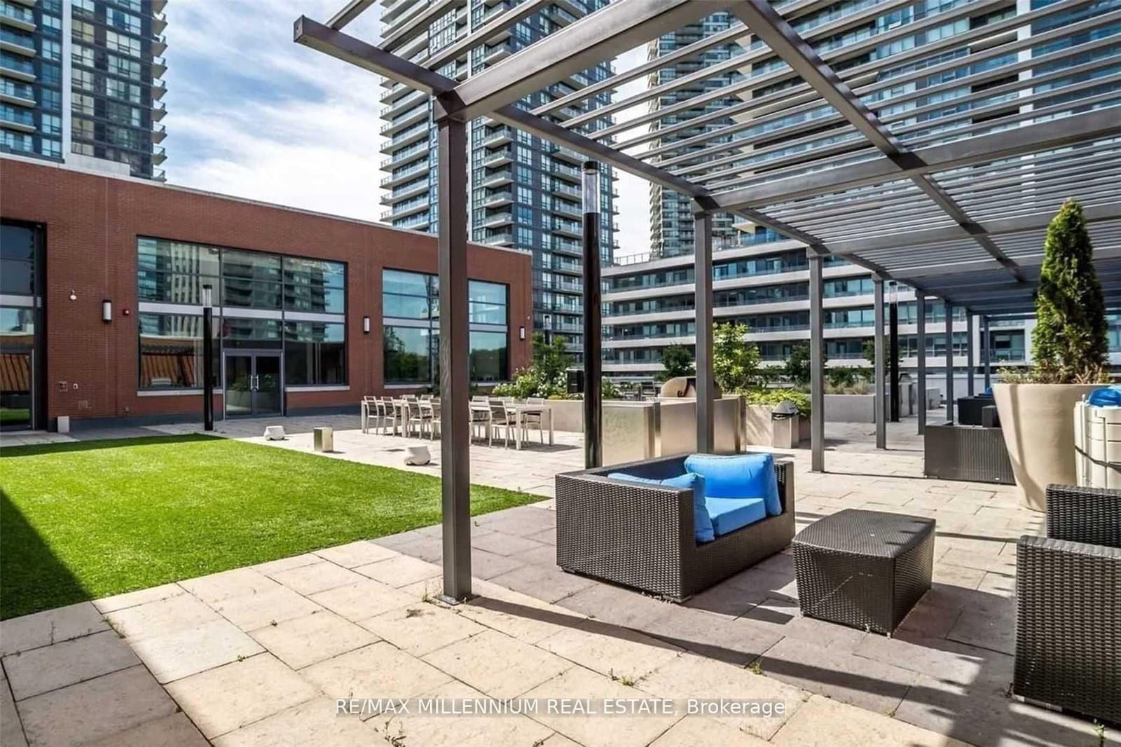 2212 Lake Shore Boulevard W, Unit 308 thumbnail 13