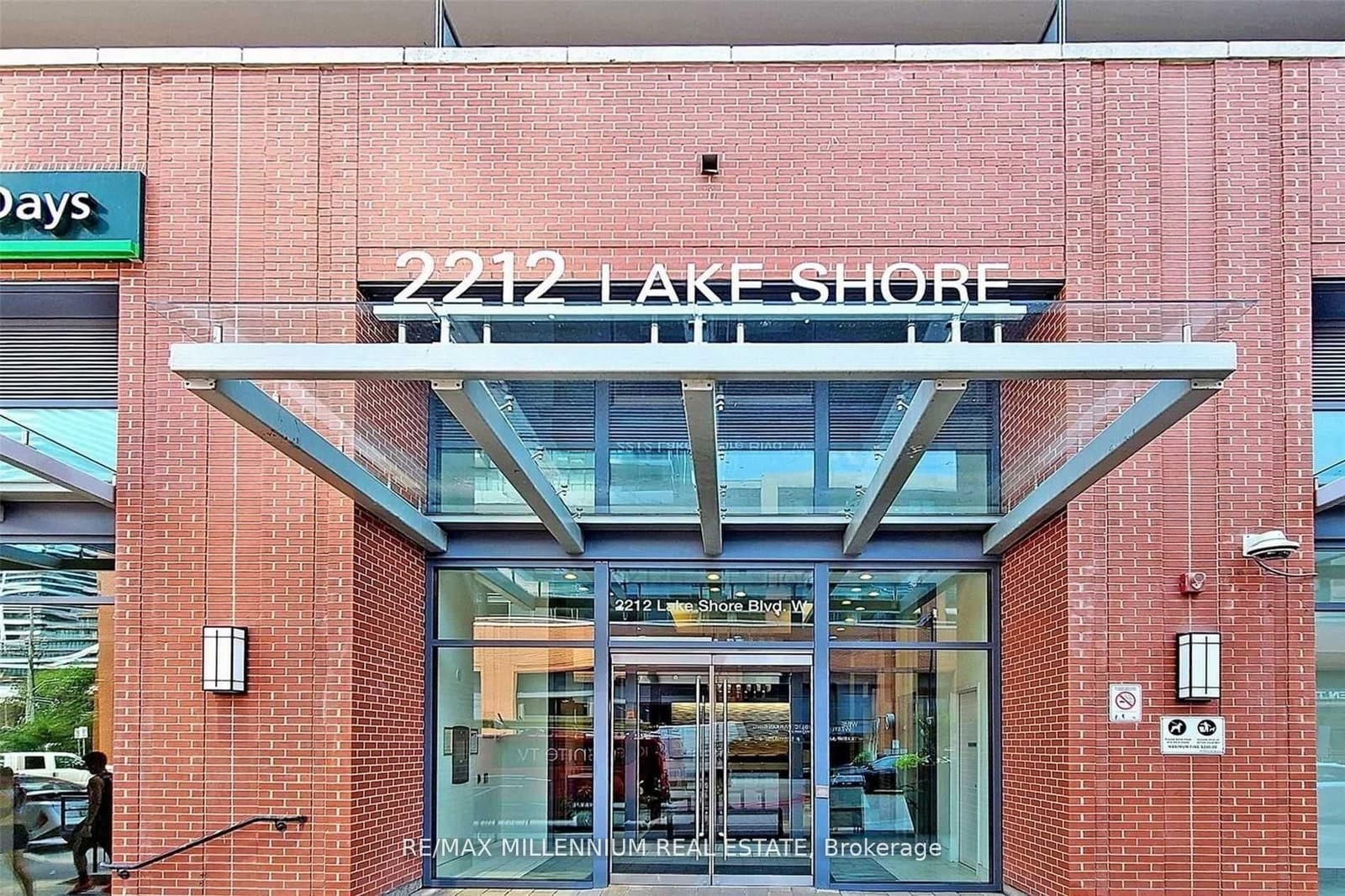 2212 Lake Shore Boulevard W, Unit 308 thumbnail 2