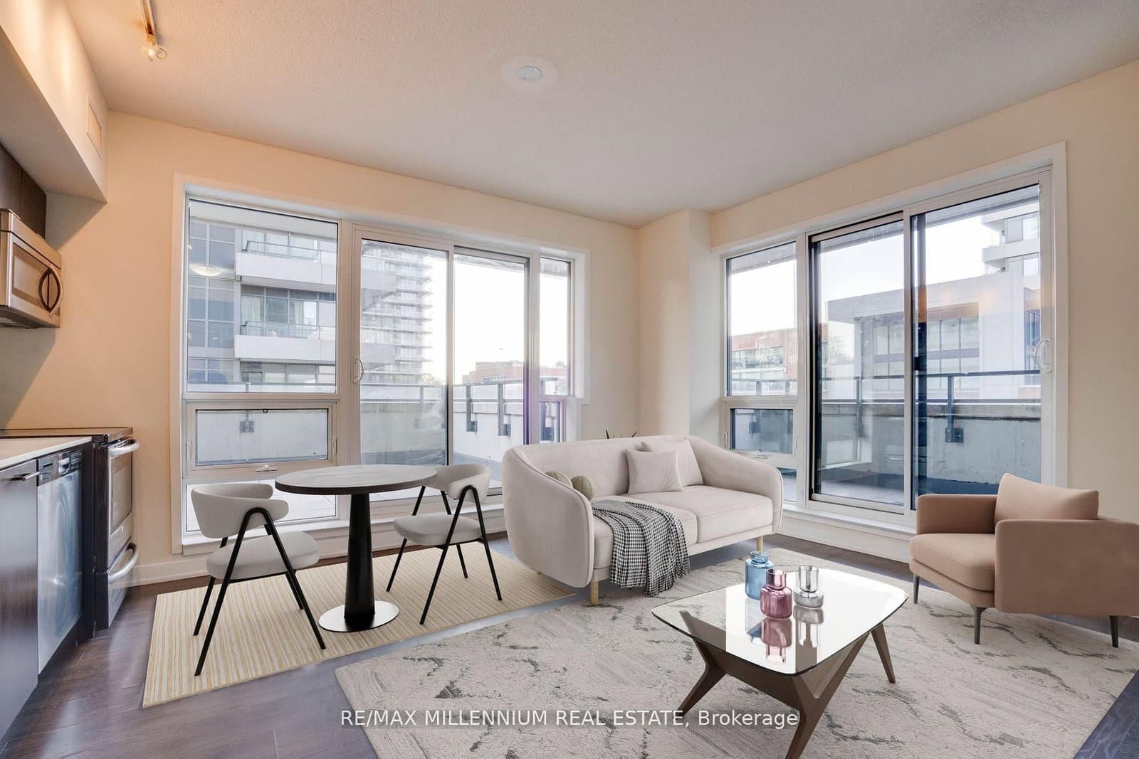 2212 Lake Shore Boulevard W, Unit 308 thumbnail 4