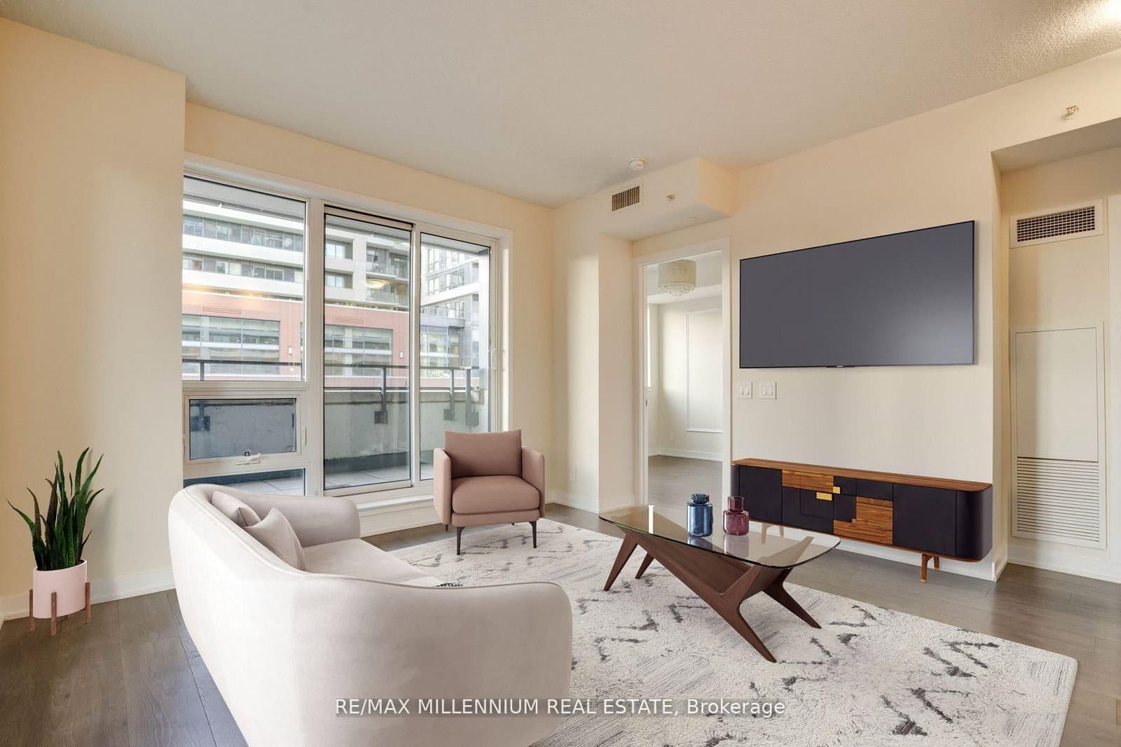 2212 Lake Shore Boulevard W, Unit 308 thumbnail 5