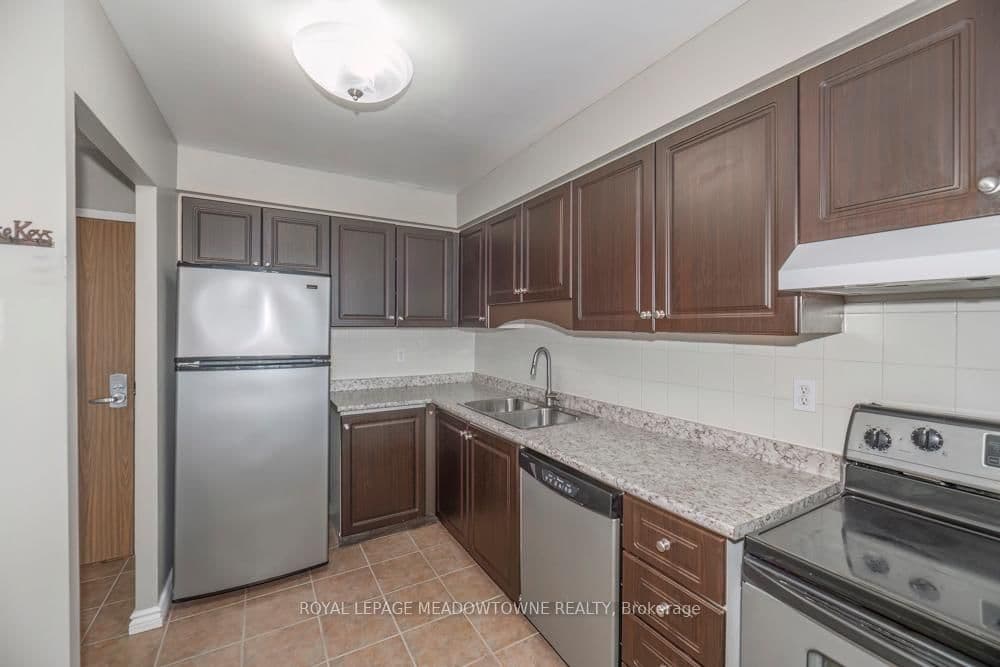 1110 Walden Circle, Unit 905 thumbnail 6