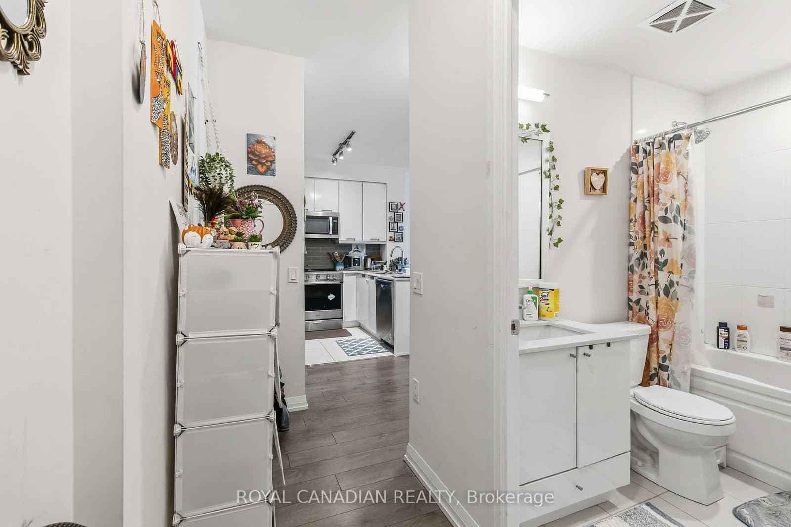 65 Watergarden Drive, Unit 1501 thumbnail 3