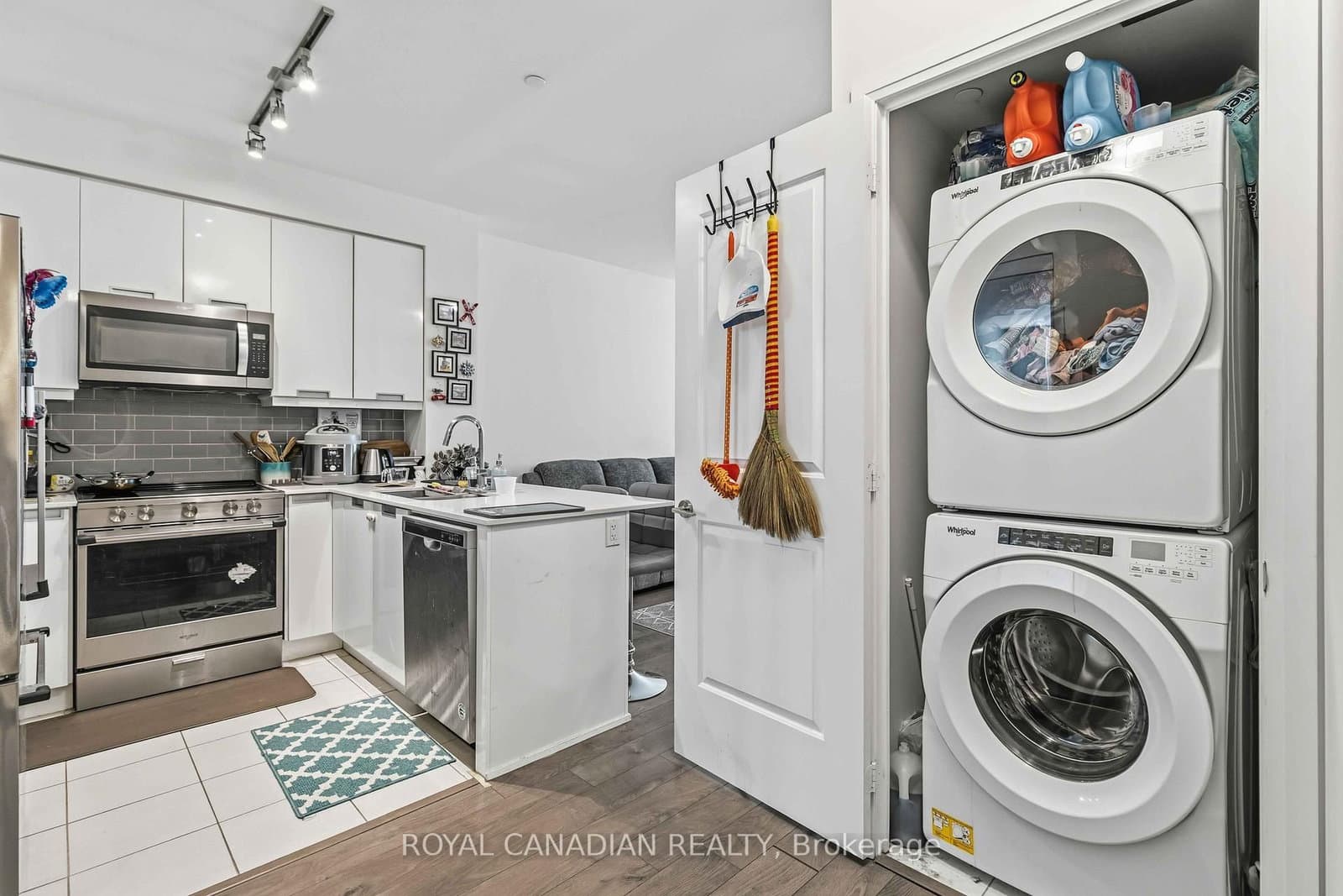 65 Watergarden Drive, Unit 1501 thumbnail 6