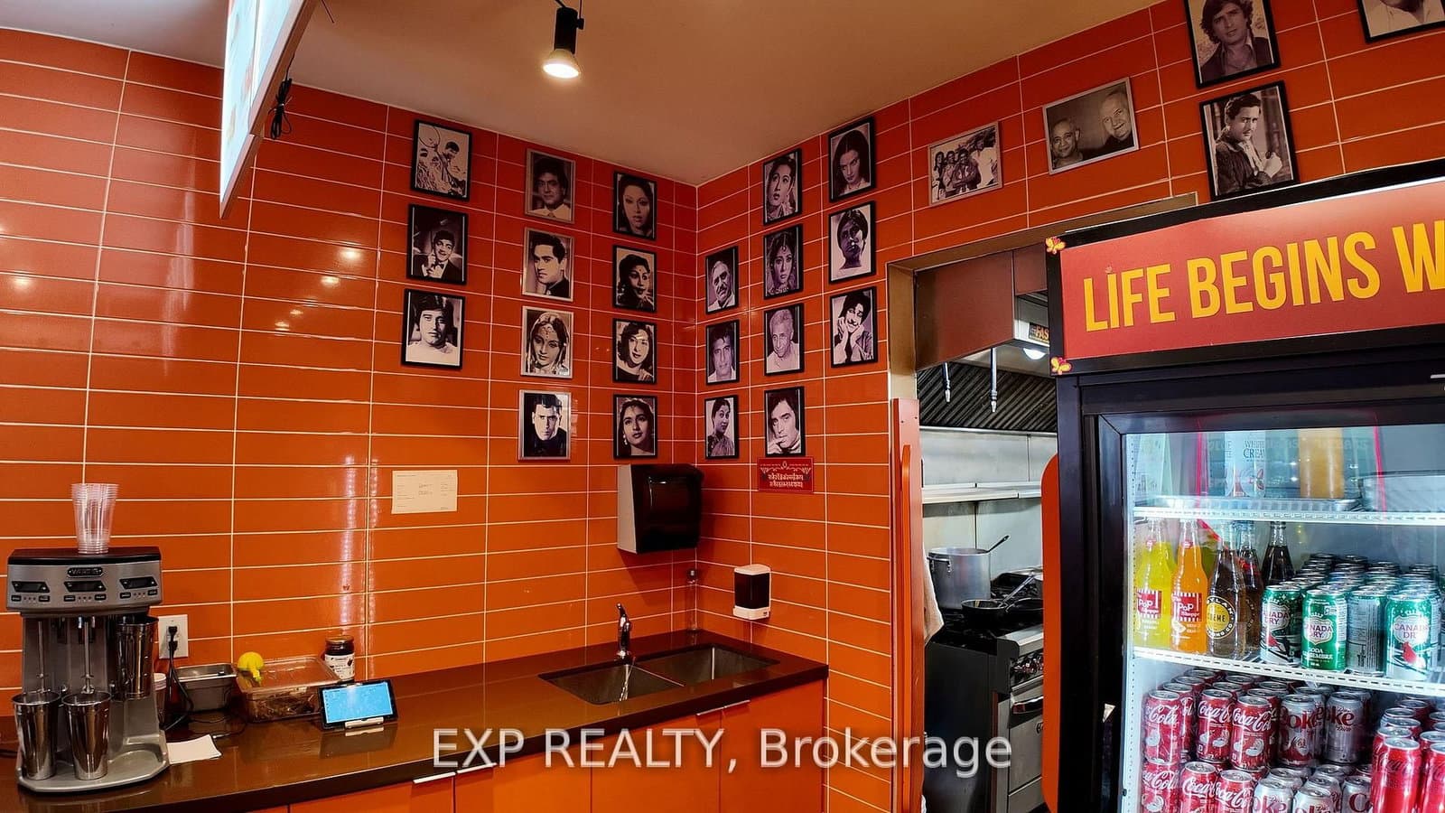 59 Lakeshore Road E thumbnail 4