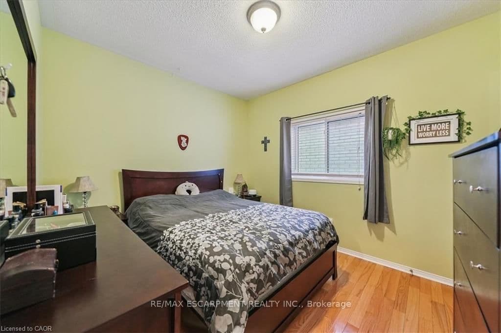 52 Mistycreek Crescent thumbnail 13