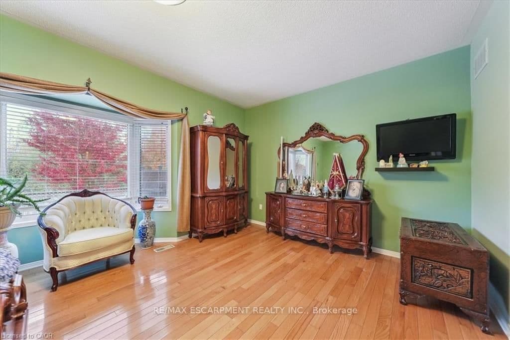 52 Mistycreek Crescent thumbnail 18