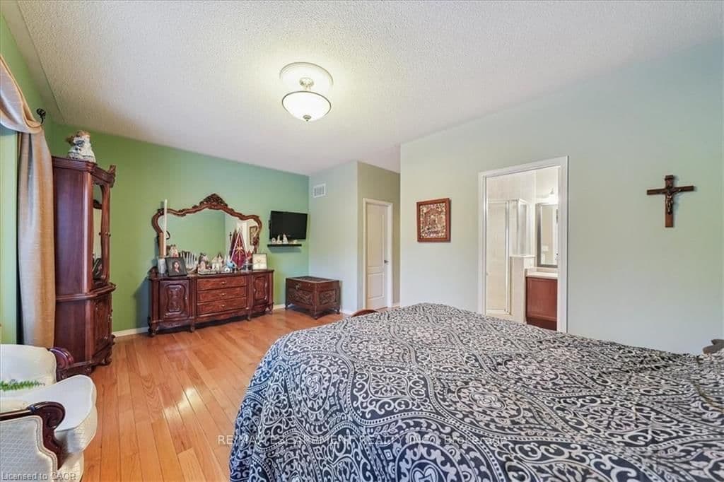52 Mistycreek Crescent thumbnail 19