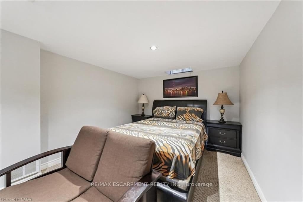 52 Mistycreek Crescent thumbnail 31