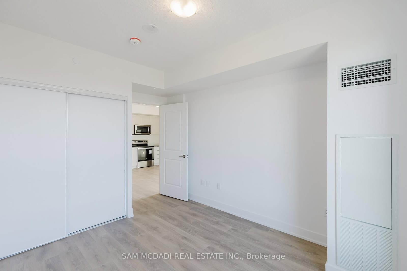 202 Burnhamthorpe Road E, Unit 2003 thumbnail 11