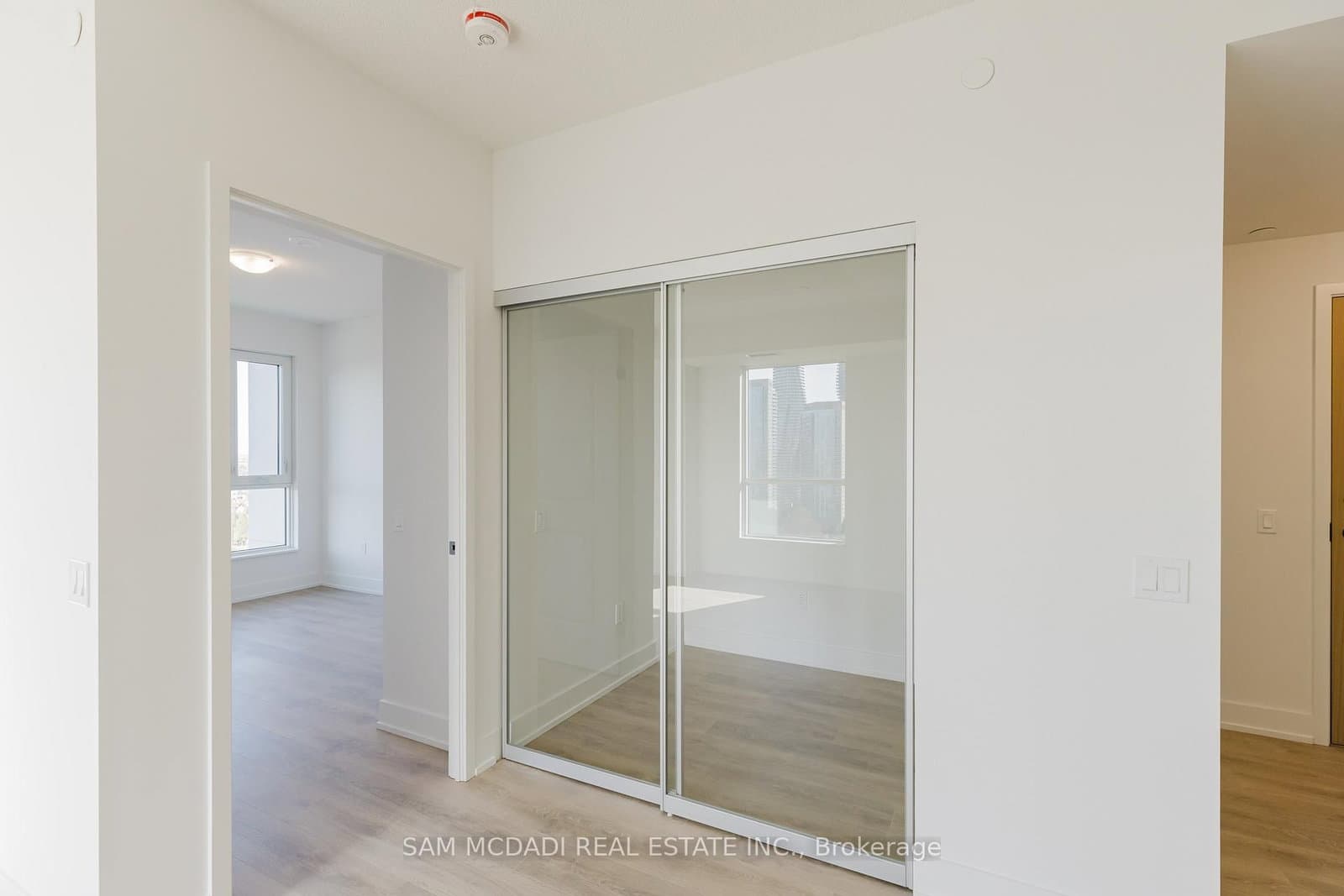 202 Burnhamthorpe Road E, Unit 2003 thumbnail 16