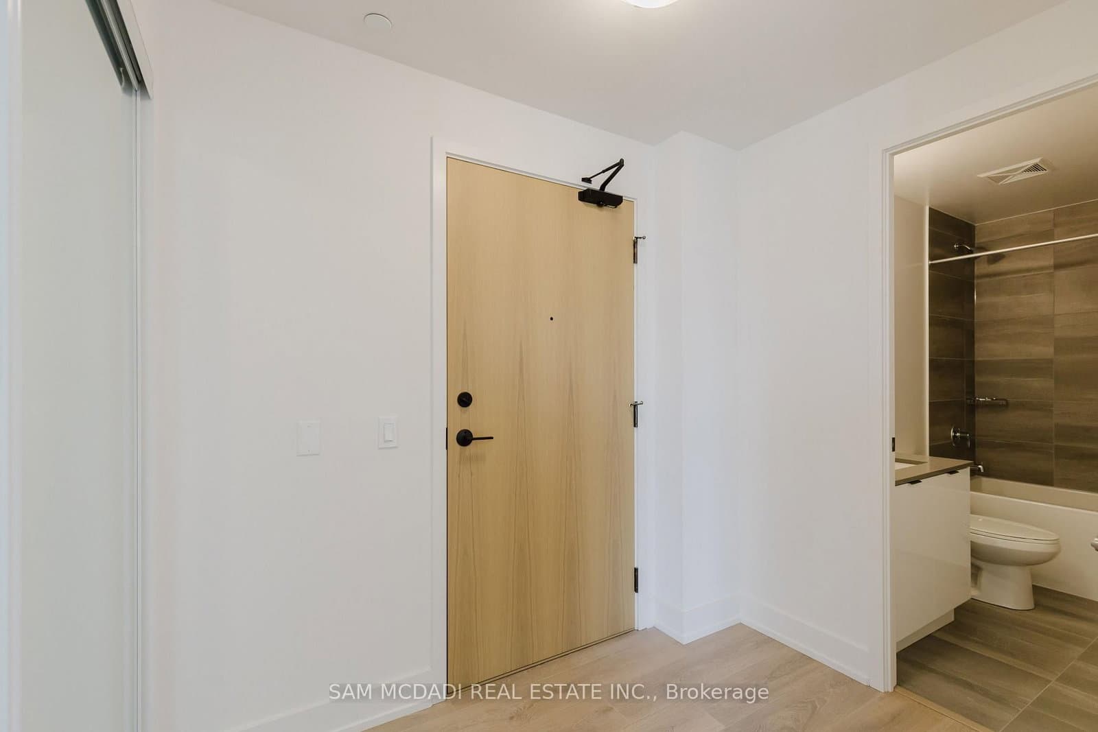 202 Burnhamthorpe Road E, Unit 2003 thumbnail 2