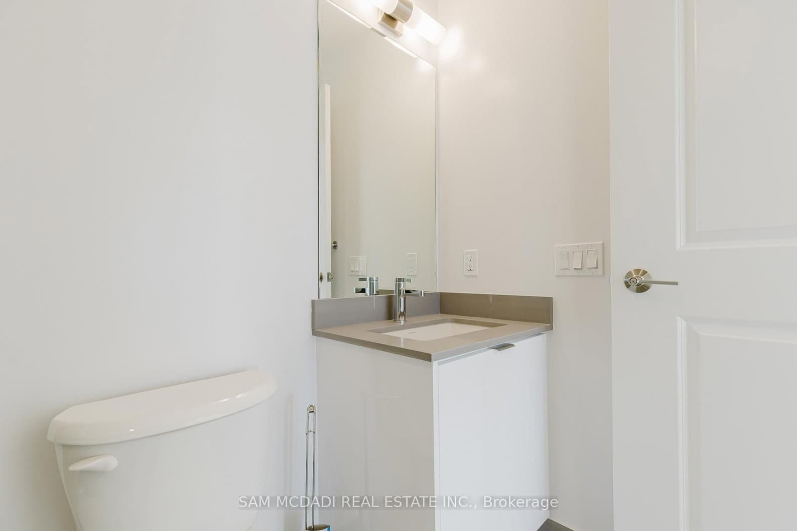 202 Burnhamthorpe Road E, Unit 2003 thumbnail 5