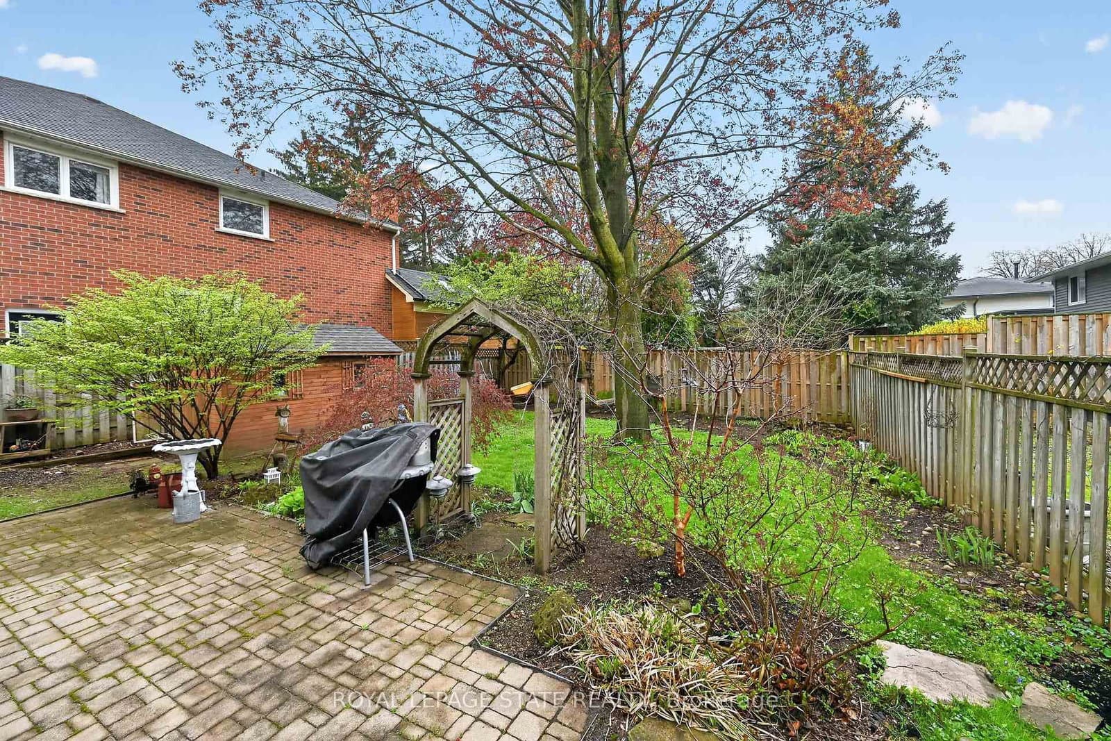 582 Woodview Road thumbnail 41