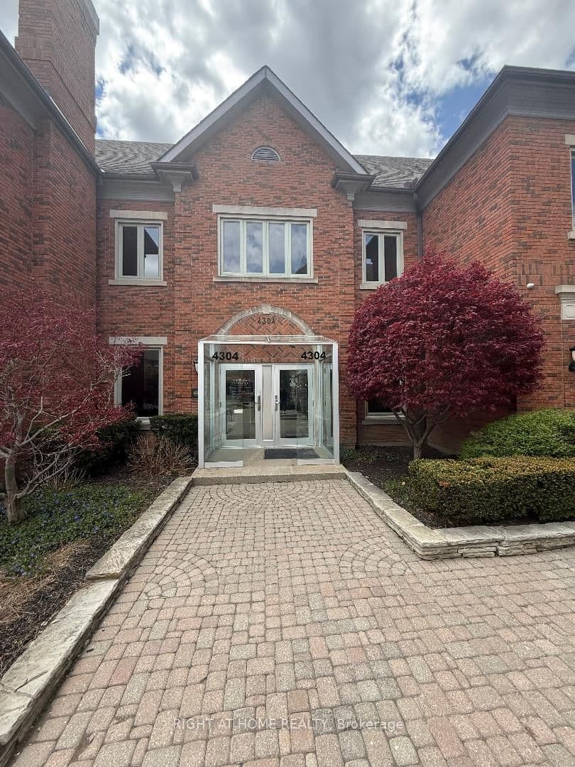4304 VILLAGE CENTRE Court, Unit UPPER - Image 1
