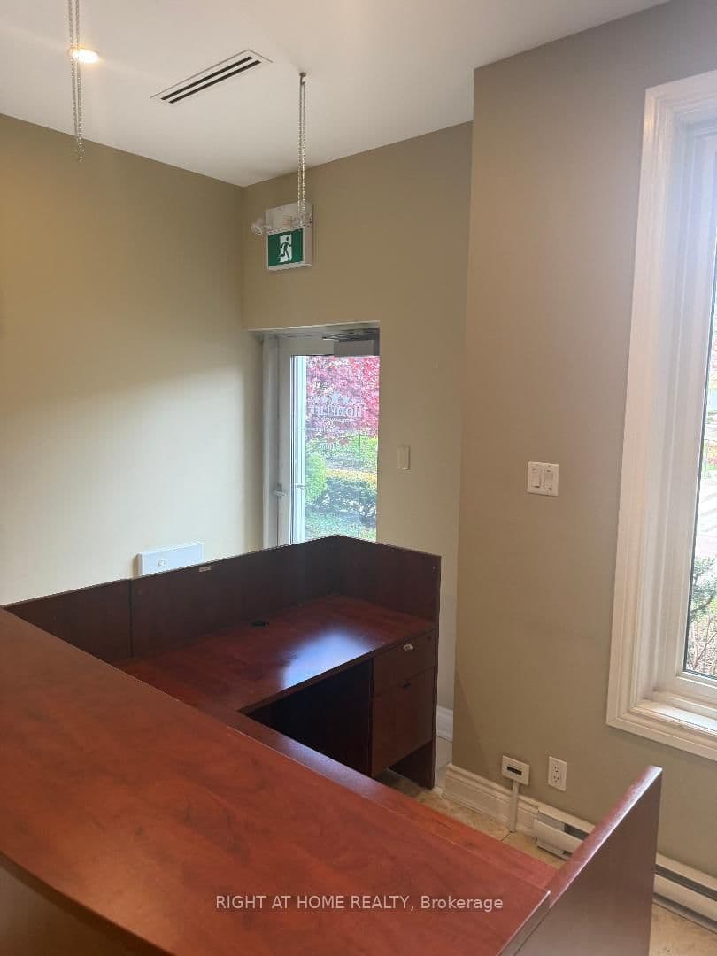 4304 VILLAGE CENTRE Court, Unit UPPER thumbnail 5