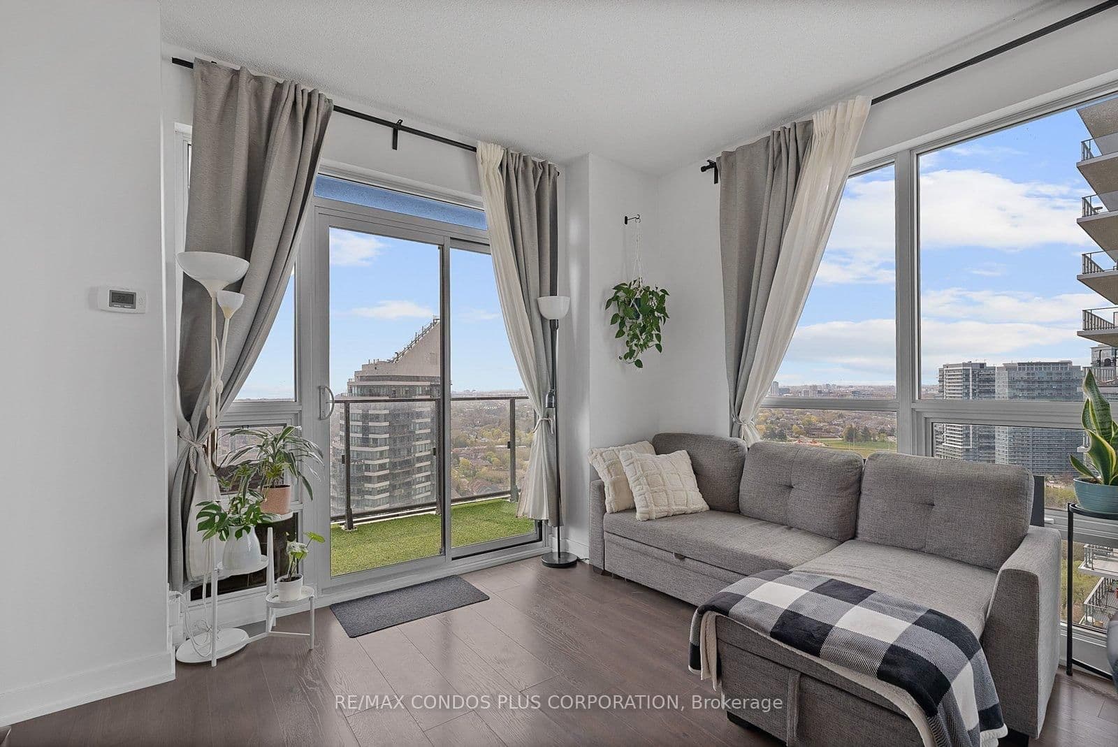 2212 Lakeshore Boulevard W, Unit 3206 thumbnail 2
