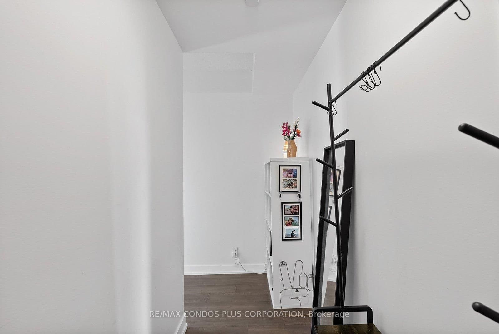 2212 Lakeshore Boulevard W, Unit 3206 thumbnail 5