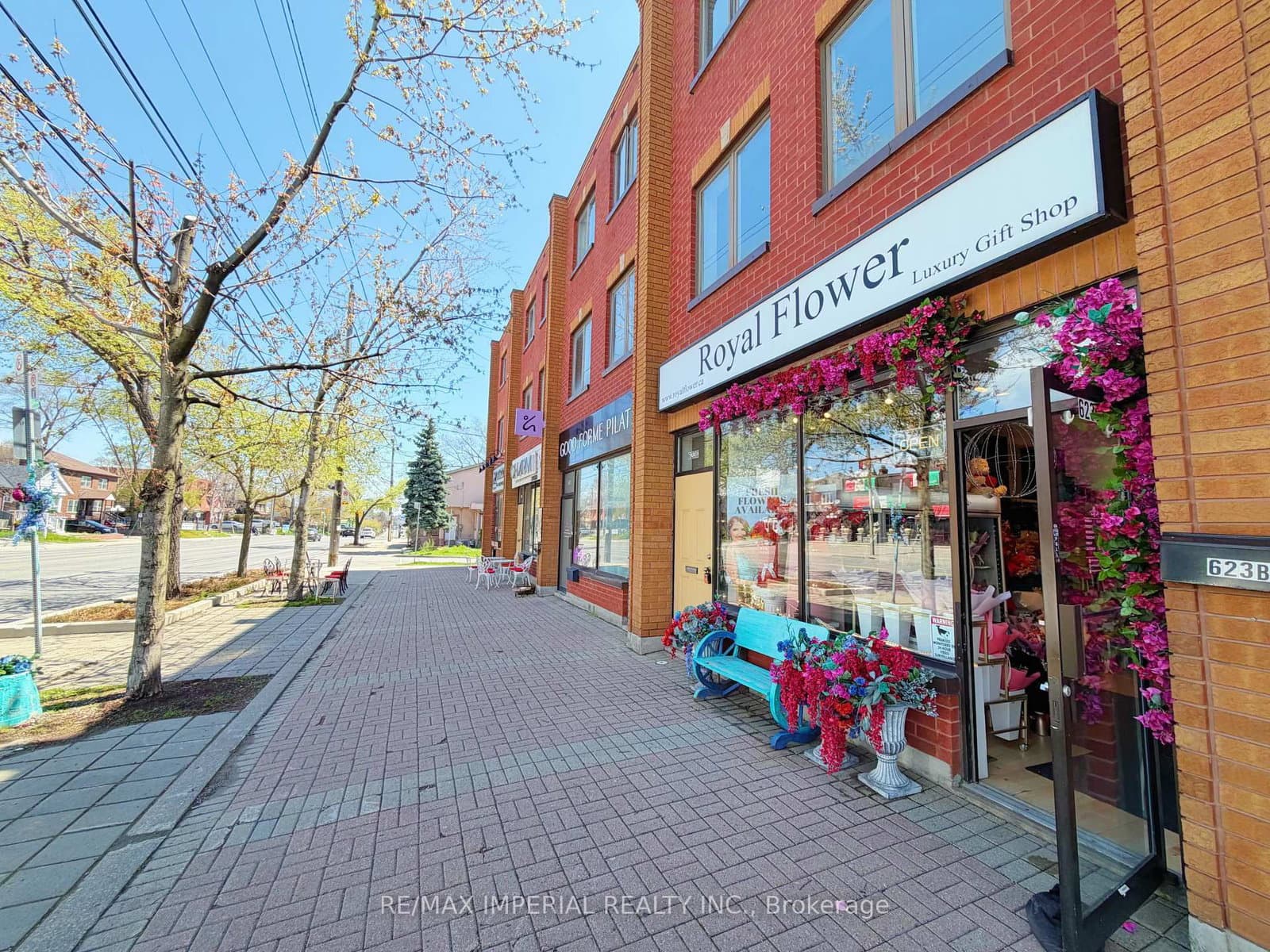 623-623A The Queensway - Image 1