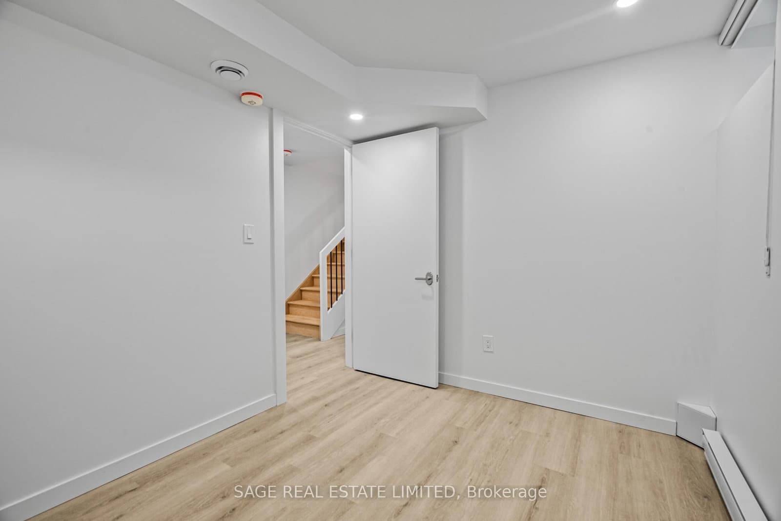 25 Chamberlain Avenue thumbnail 35