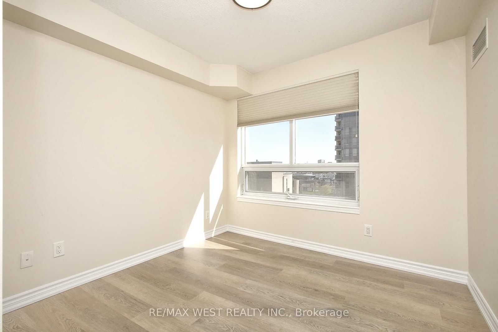 350 Princess Royal Drive, Unit 1101 thumbnail 24