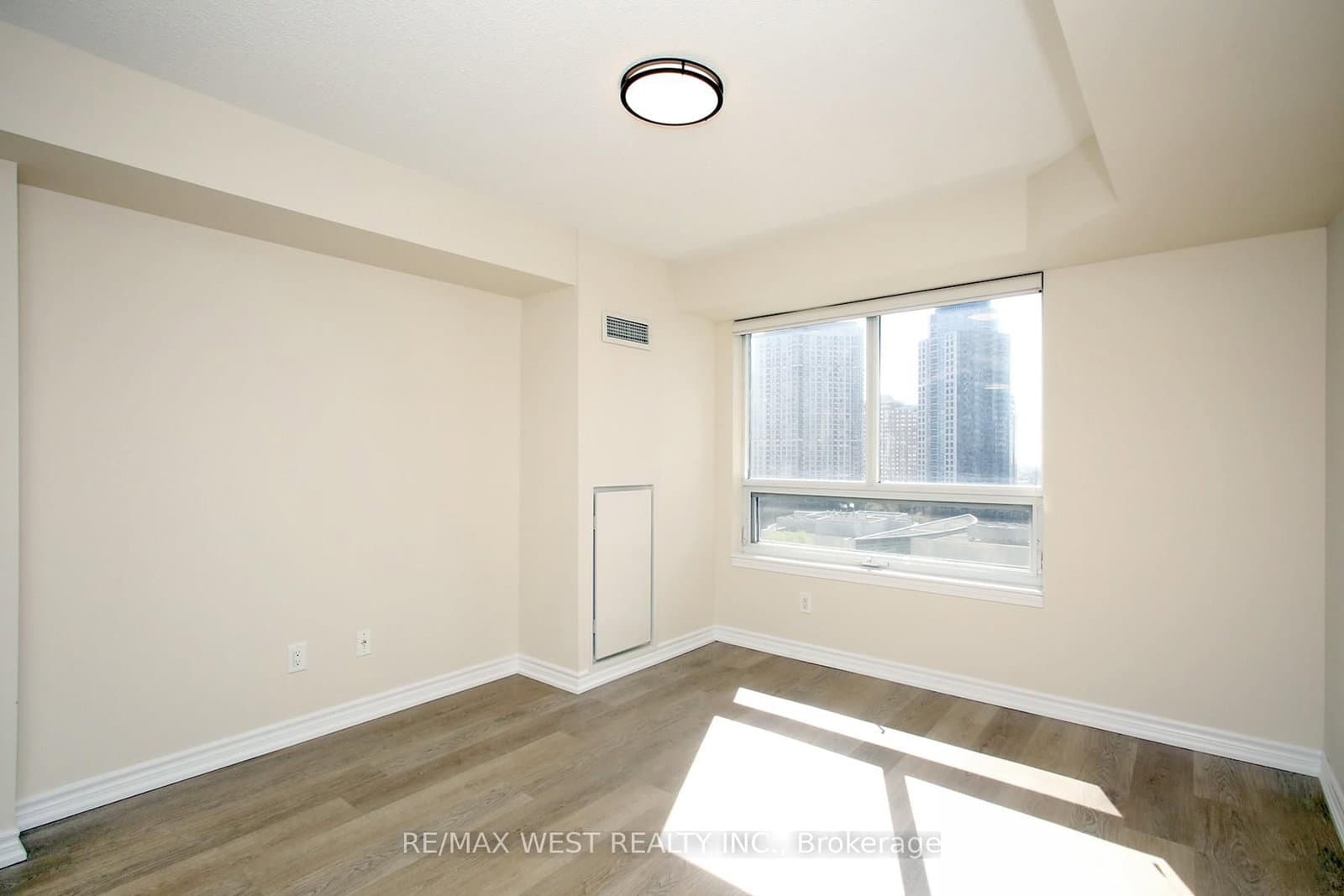 350 Princess Royal Drive, Unit 1101 thumbnail 27