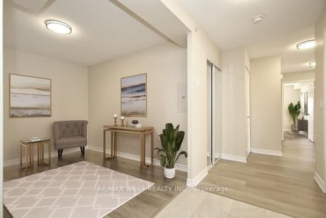 350 Princess Royal Drive, Unit 1101 thumbnail 4
