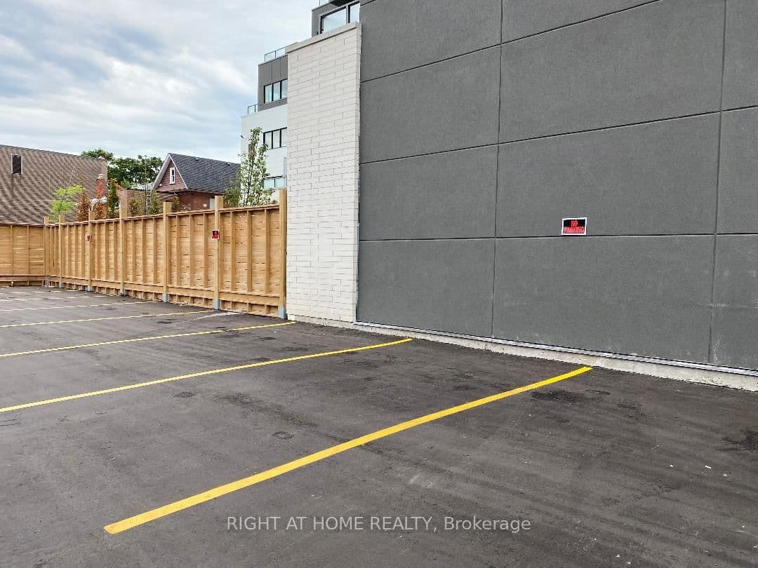 1745,1747 & 175 St. Clair Avenue W thumbnail 9