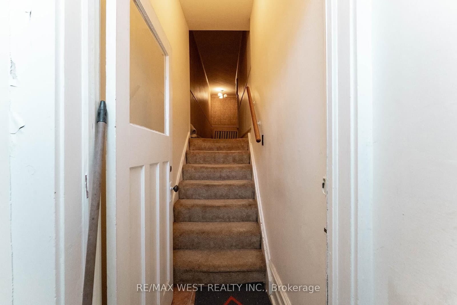 1311 King Street W thumbnail 3